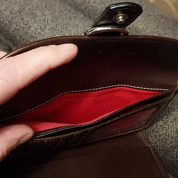 RARE DOONEY & BOURKE Burnished Red & Brown Embossed Croc Leather Wallet - Picture 4 of 11